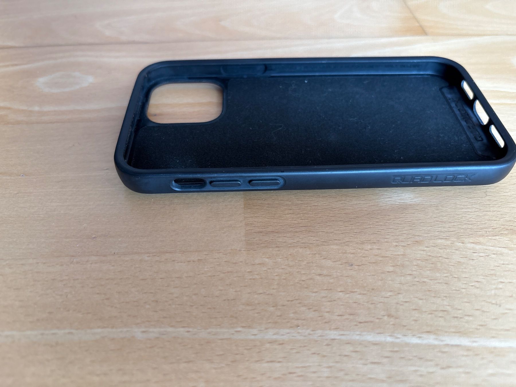 Quad Lock Cover & Protezioni schermo: Quad Lock Étui rigide MAG noir pour iPhone 12 – Usato da Châtel-St-Denis venduto da Mel-Stef 4