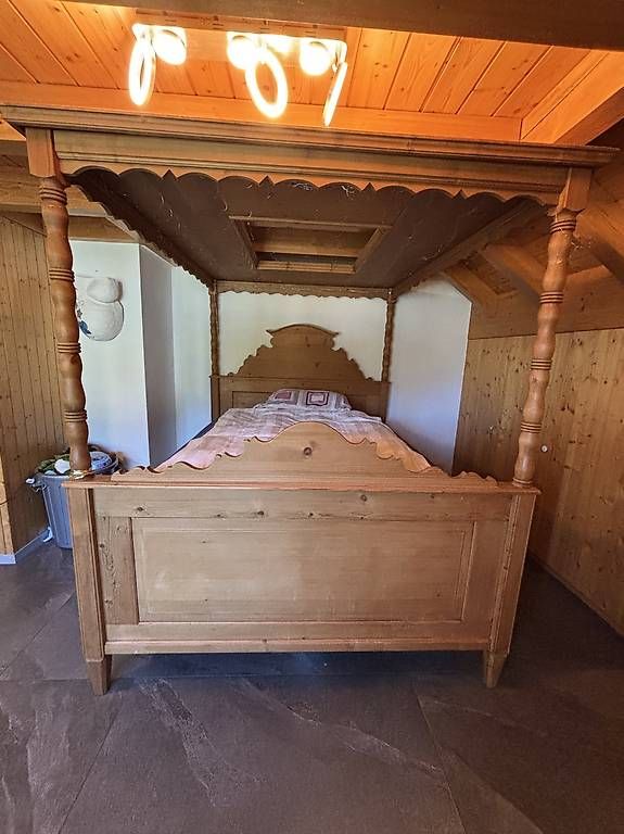 Lits: Himmelbett Holz Antik – D'occasion à Unteriberg par wg52