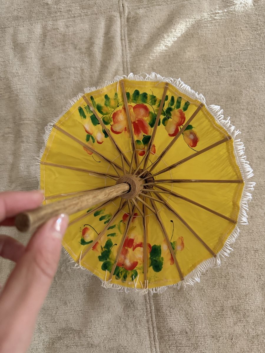 Tutte le decorazioni: Mini parasol jaune peint à la main avec fleurs – Nuovo (secondo la descrizione) da Lausanne venduto da Stephaniesdressing 5