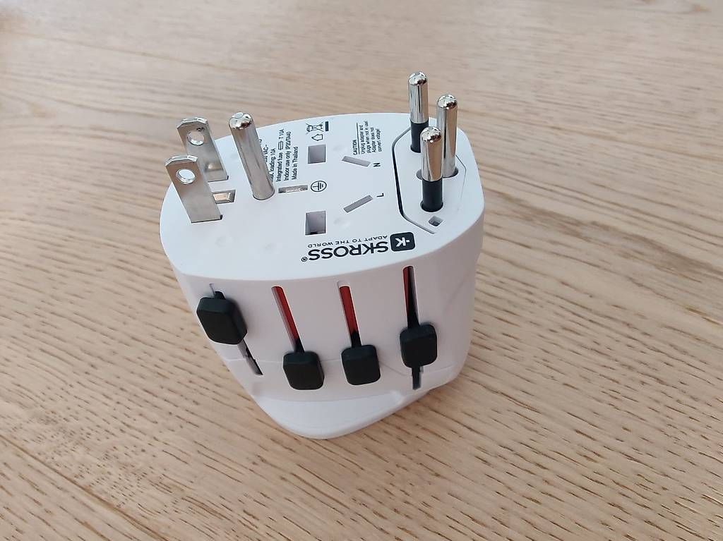 Unità & Adattatore: Skross Reiseadapter – Usato da Gisikon venduto da halsim 3