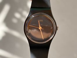 Swatch Uhr Lady Kunststoff, schwarz