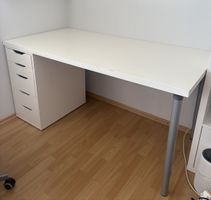 Tisch mit 2 höhenverstellbaren Beinen (ohne Schubladenstock)