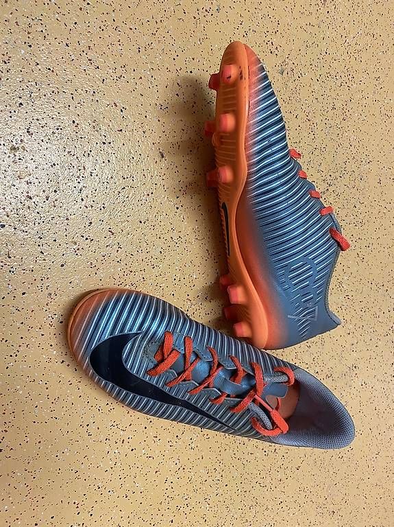 Scarpe da uomo: Chaussures de foot Nike CR7 taille 38,5 – Usato da Poliez-le-Grand venduto da Mims82 2