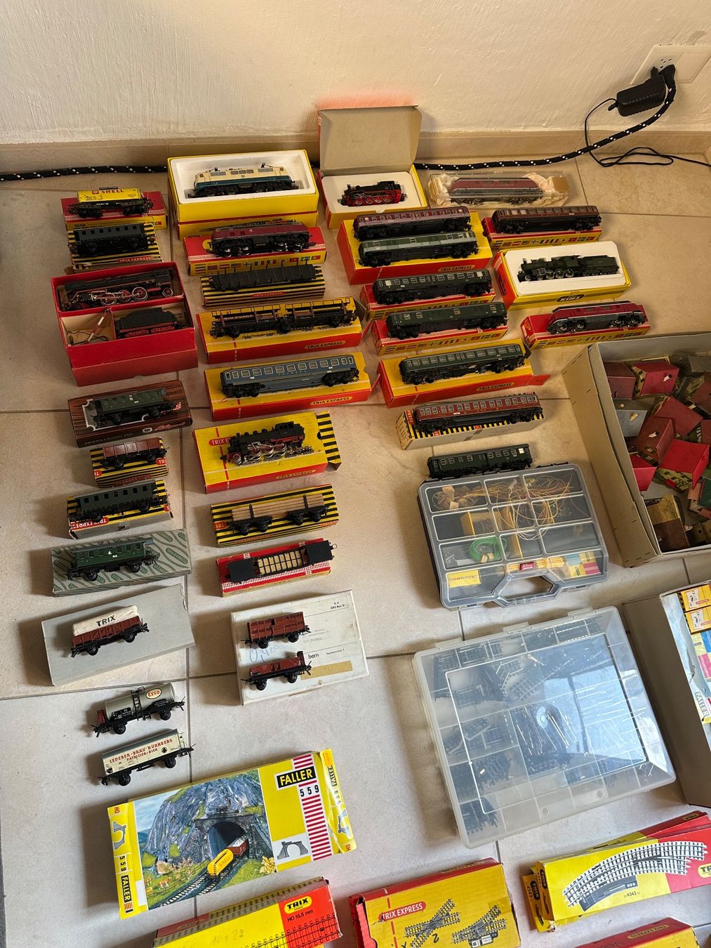 Trix Modellini di ferrovie: Trix Express H0 Modelleisenbahn Sammlung – Usato da Oberwil BL venduto da Elektrotec 9