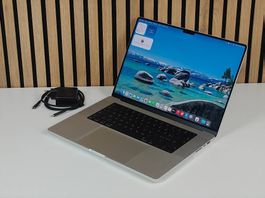 MacBook Pro 16 - 2021 (M1 Max + 32GB RAM + 512GB SSD)