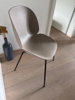 6 superbes Chaises Beetle de Gubi - Élégance & Confort!