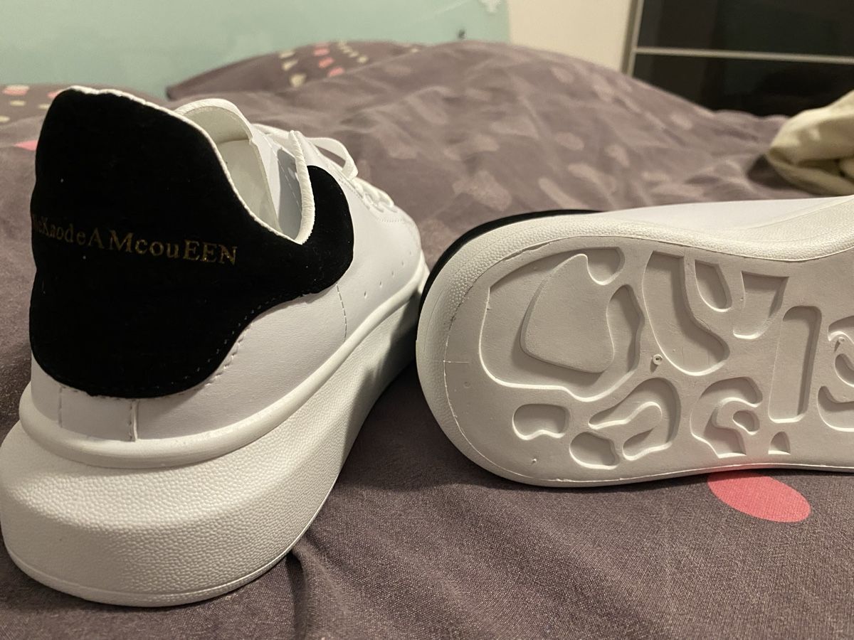 Herrenschuhe: Weisse Sneaker, Gr. 42, ungeöffnet – Neu und originalverpackt aus Wittenbach von RRoman 1