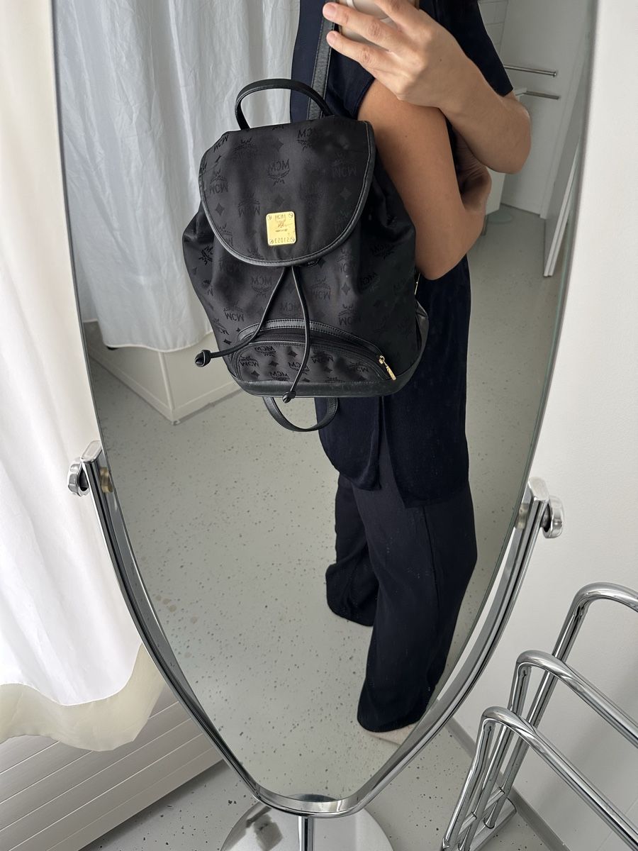 Mcm Zaini: MCM MONOGRAMM JACQUARD RUCKSACK SCHWARZ GOLD – Nuovo (secondo la descrizione) da Walzenhausen venduto da Zaisan 8