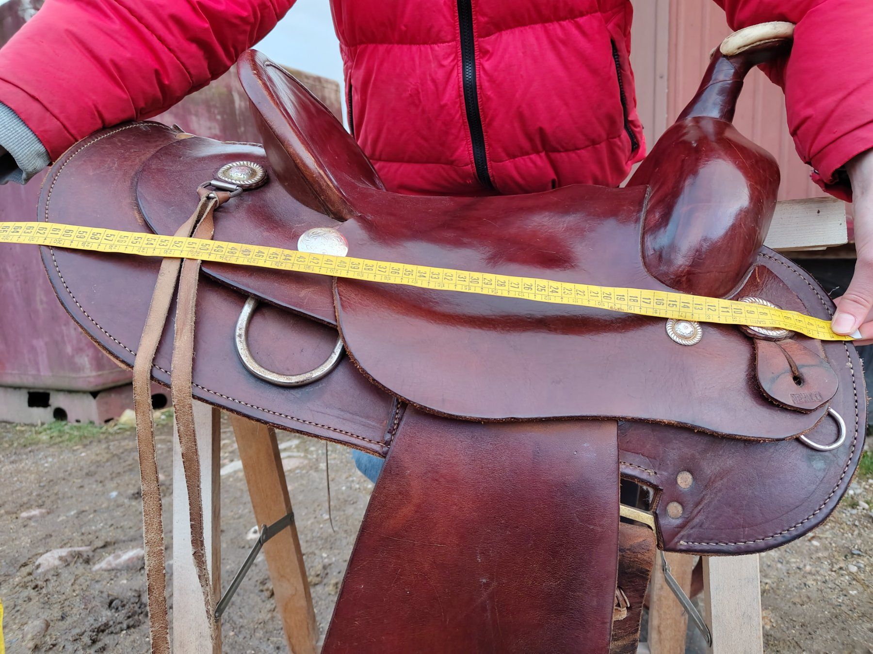 Selles, accessoires: Selle western large et courte brune – D'occasion à Valeyres-sous-Rances par frehos 5