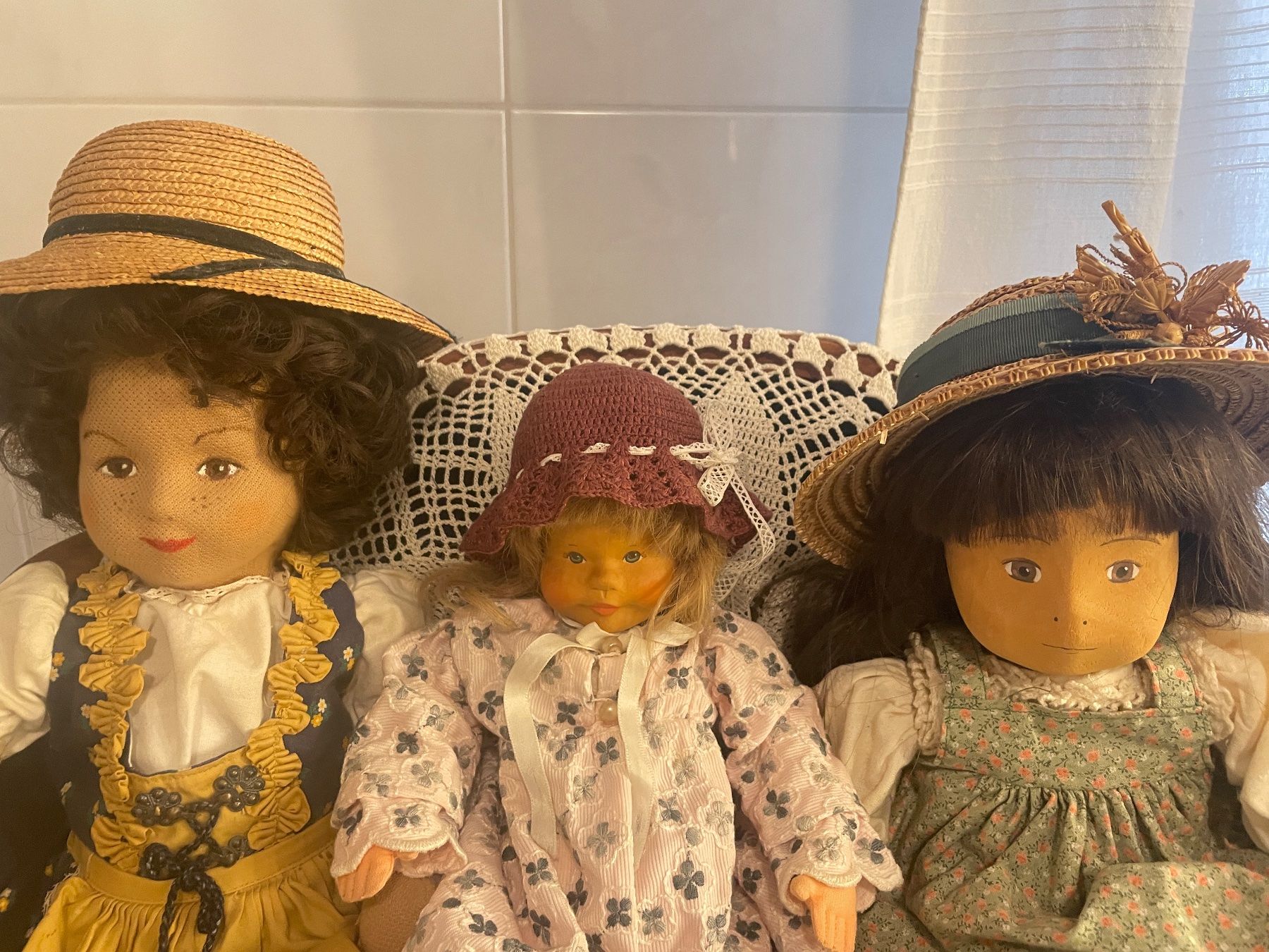 Bambole: 3 Puppen inkl. Sofa – Usato da Kleinlützel venduto da Schatzkiste_Laufen 1