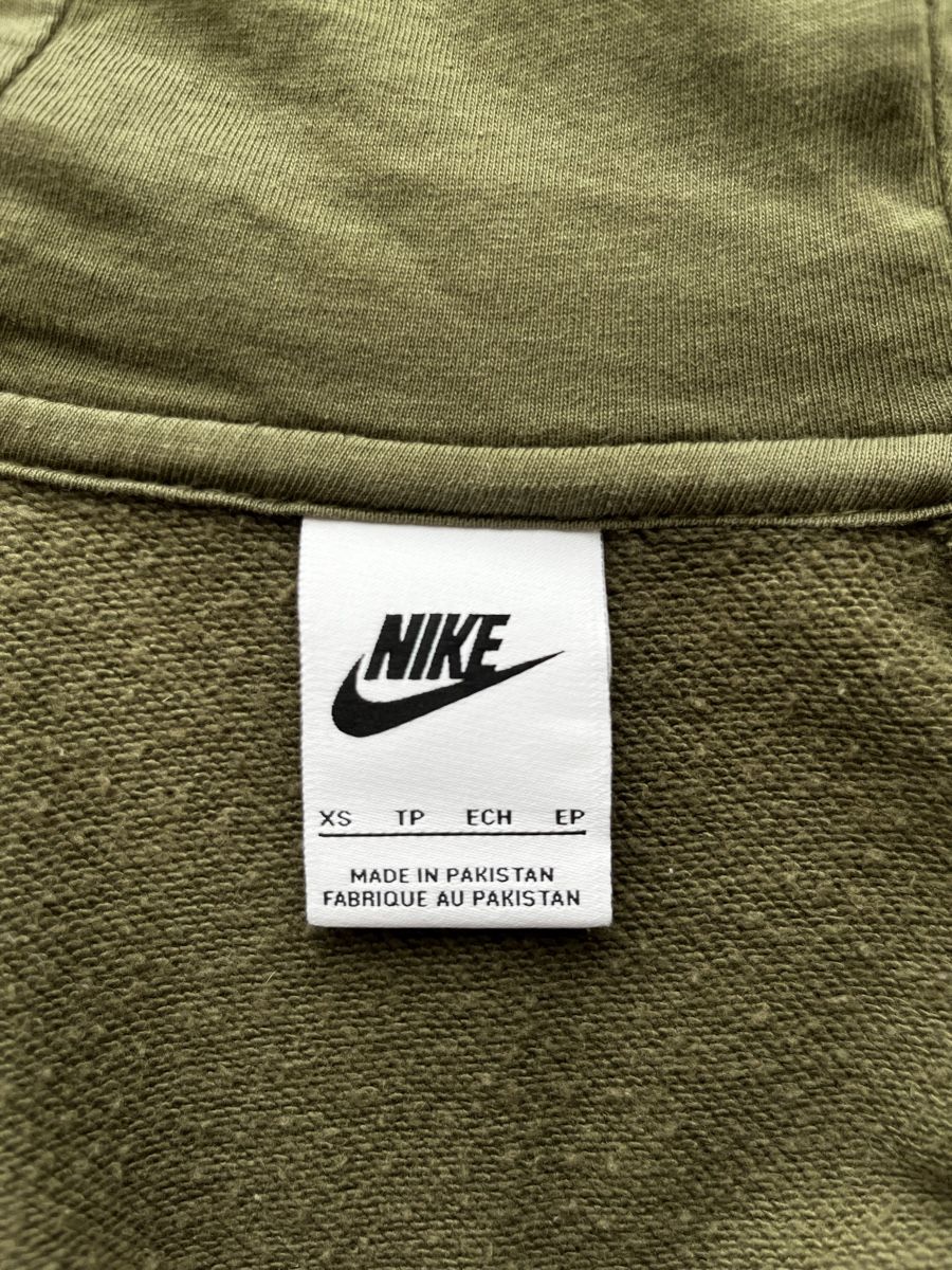 Nike Giacche: Nike Kaputzenjacke olivgrün – Usato da Herisau venduto da M_W. 2