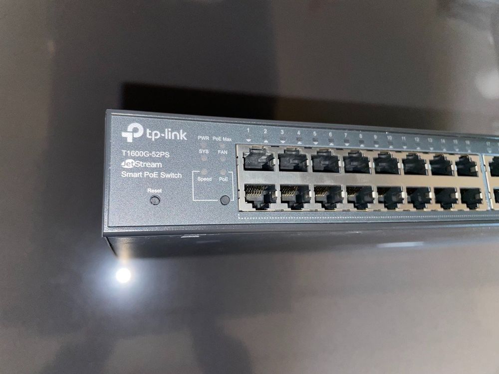 48-Port Gigabit Smart Switch mit 380W POE! und 4 SFP Slots (Gebraucht ...