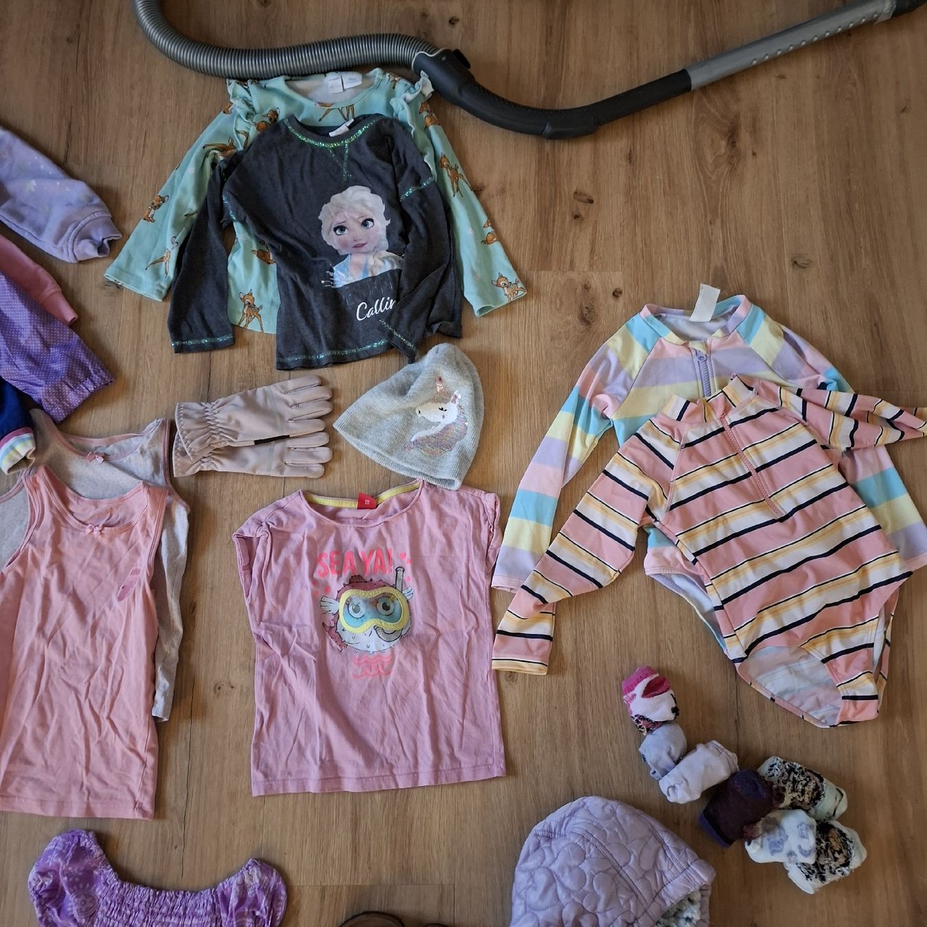 Lotti & Set di vestiti: Kinder Kleiderpaket Mädchen Grösse 104 – Usato da Bülach venduto da JAYA379 4