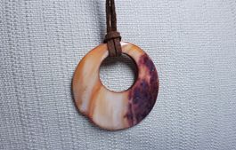 Collier avec joli pendantif naturel