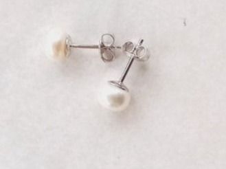 Orecchini pendenti & Orecchini a lobo: Perlen Ohrstecker, Silber 925 Rohdiniert – Nuovo e nell'imballaggio originale da Winistorf venduto da acreativ 2