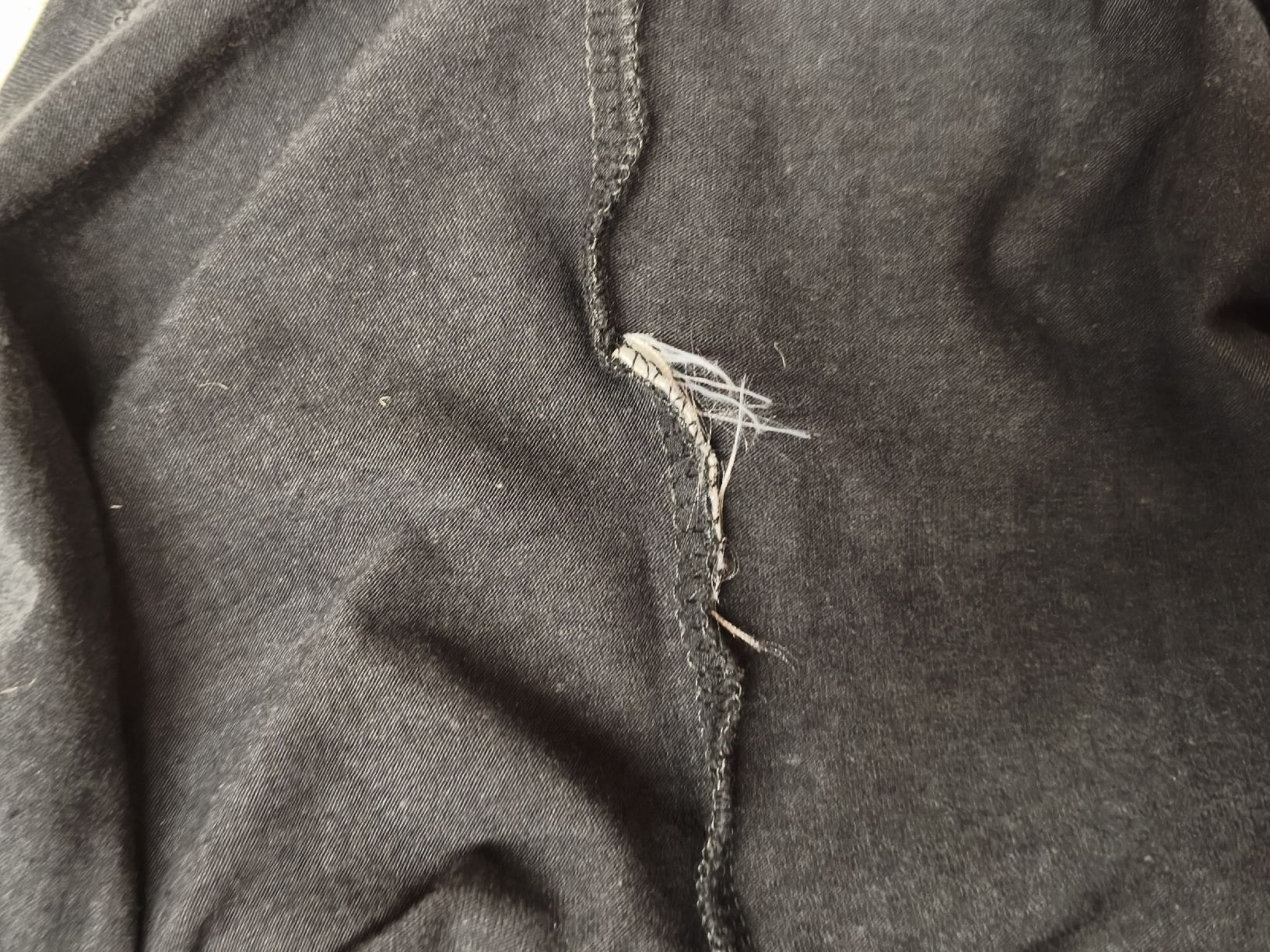 Maglioni & Felpe: Dunkles Langarm-Shirt Gr. M mit Spitzenbesatz – Usato da Emmetten venduto da SecondhandSiska 4