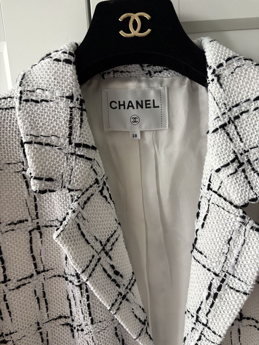 Chanel Giacche: Chanel Tweed Jacket White Black – Usato da Nyon venduto da Avido_Dollars 2