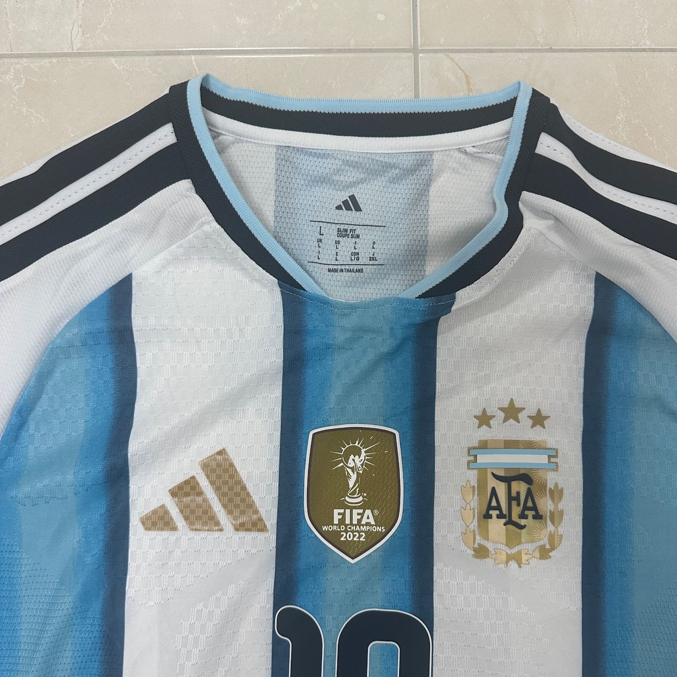 Adidas Leibchen & Hosen: Argentinien Messi Trikot Grösse L – Gebraucht aus Frenkendorf von fab_r7dr 1