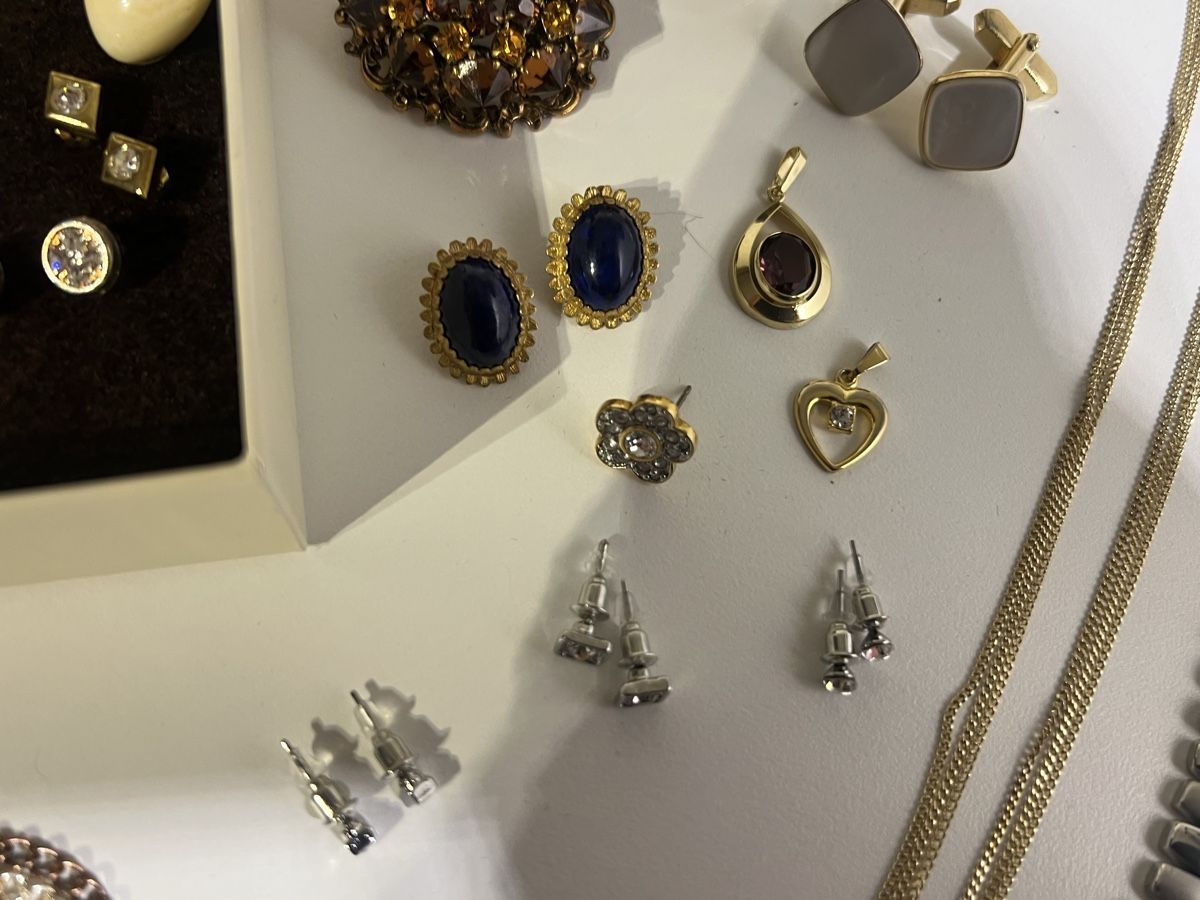 Sonstiger Schmuck: Lot de bijoux +1 montre Tissot – Gebraucht aus St-Pierre-Clages von ste_xk6p 2