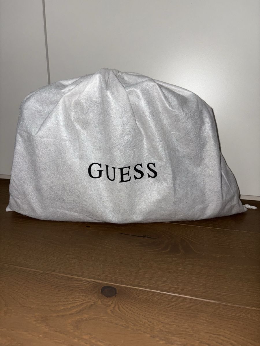 Guess Borse da donna: Guess Handtasche, neuwertig, braunes Monogramm Muster. – Nuovo (secondo la descrizione) da Eschenbach LU venduto da ann_928v 1