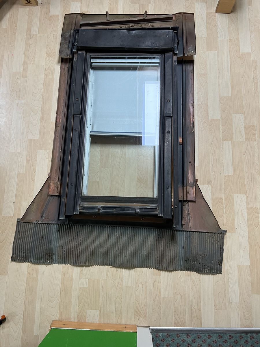Baustoffe & - elemente: Dachfenster Velux mit Eindeckrahmen 55x98cm – Gebraucht aus Gontenschwil von  2