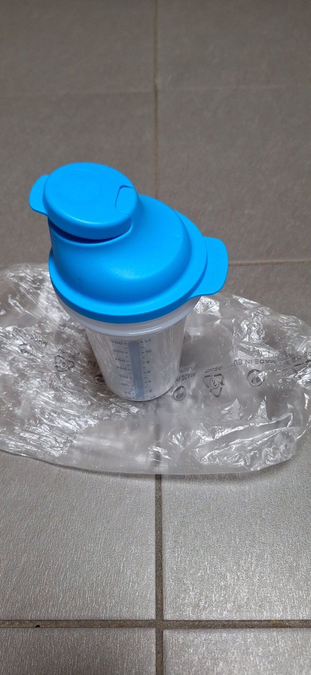 Tupperware Recipients et similaires: Tupperware, shaker, 350ml – Neuf avec emballage d'origine à Lussery-Villars par pousinete02