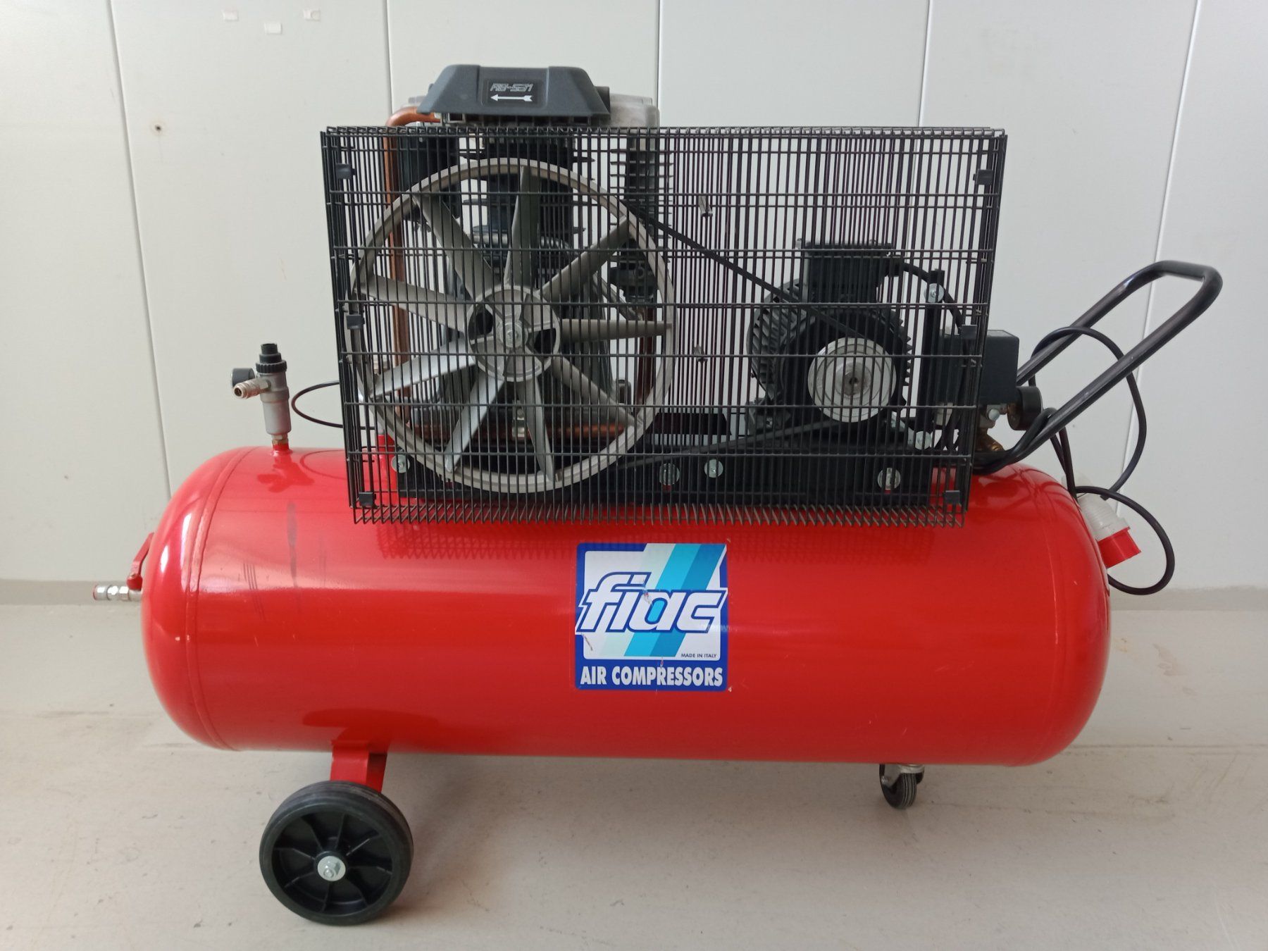 Kompressoren: 400Volt Pressluftkompressor 100Liter, 15Bar – Gebraucht aus Hittnau von inf_xt2h