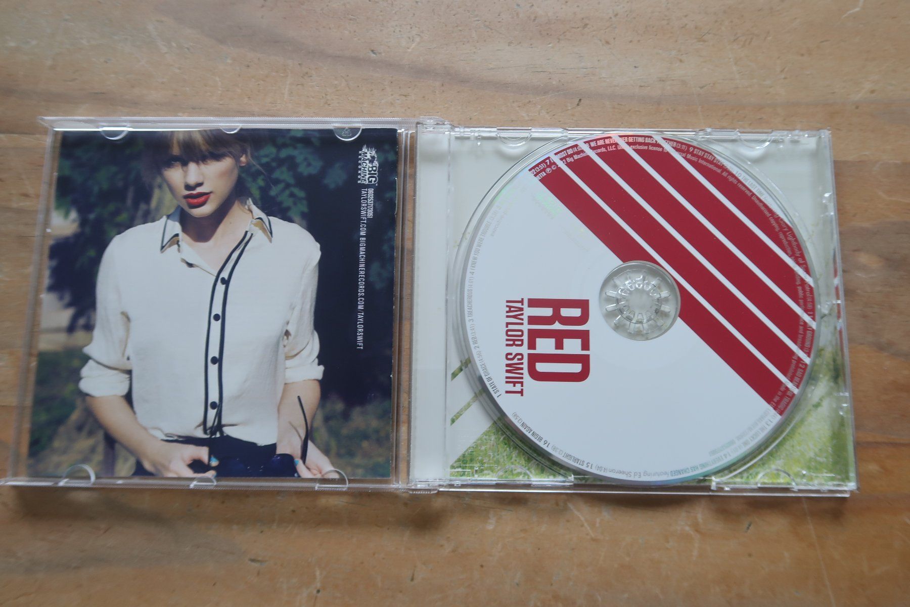 CD: TAYLOR SWIFT - RED - CD – Usato da Basel venduto da Patiscat 3