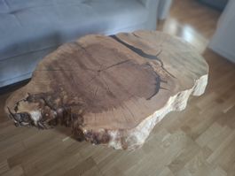 Massiver Couchtisch aus Ahorn – Baumstamm Unikat Handgefert