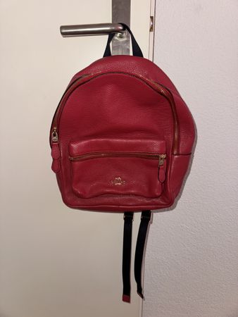 Rote Bauchtasche von Coach - perfekt für den Sommer!
