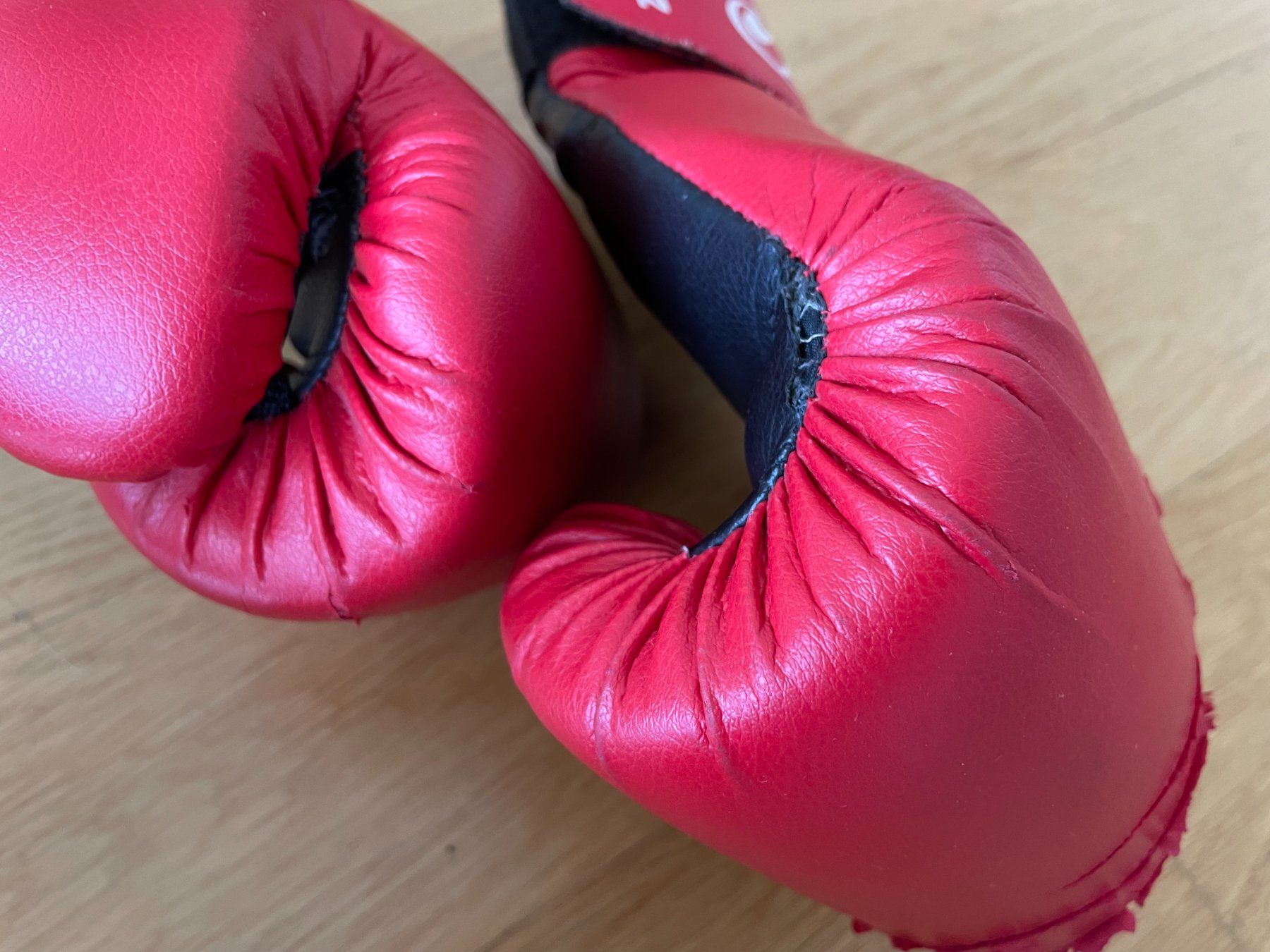 Guanti & manicotti: Gants de boxe Go Sport - Taille 10oz – Usato da Petit Lancy venduto da gil_hr6v 9