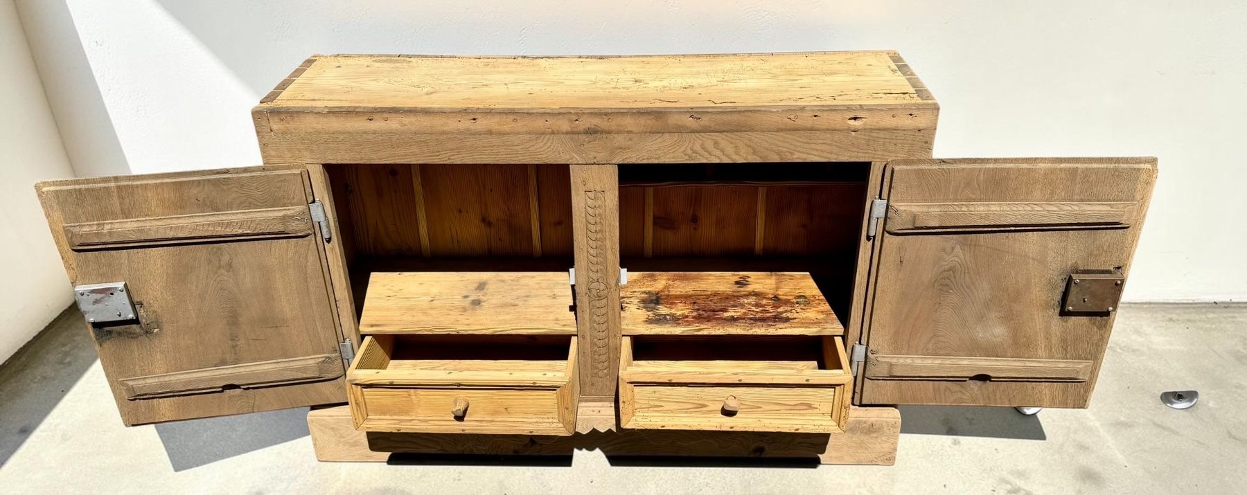 Credenze: Antike Anrichte aus Tannen- und Eichenholz – Usato da Ottikon venduto da san_w99n 2
