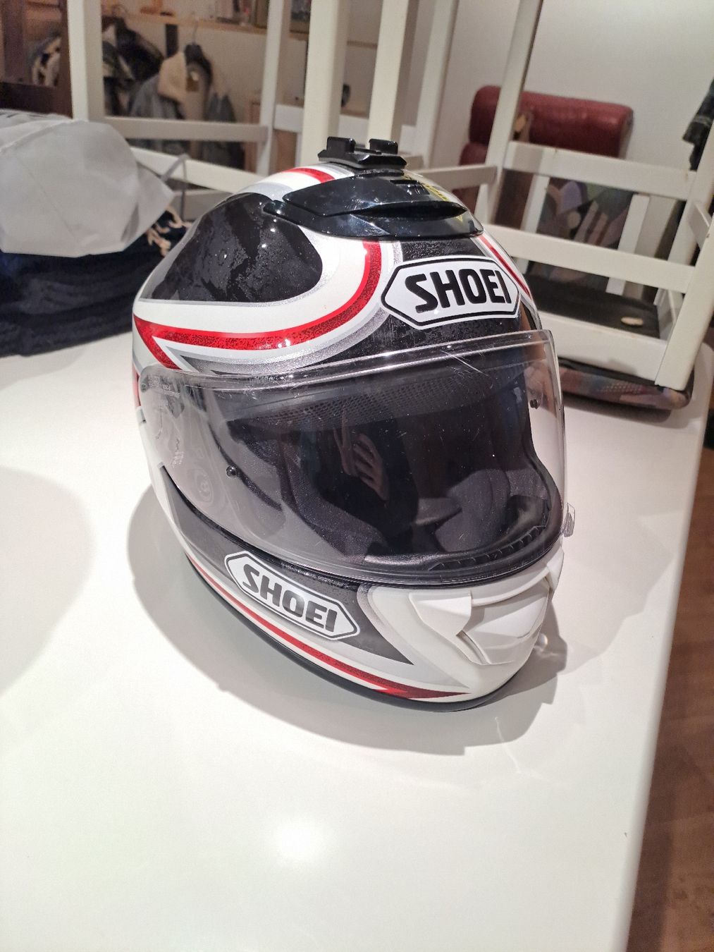 Shoei Caschi & visiere: Casque Shoei de moto – Usato da Valeyres-sous-Montagny venduto da Romy.