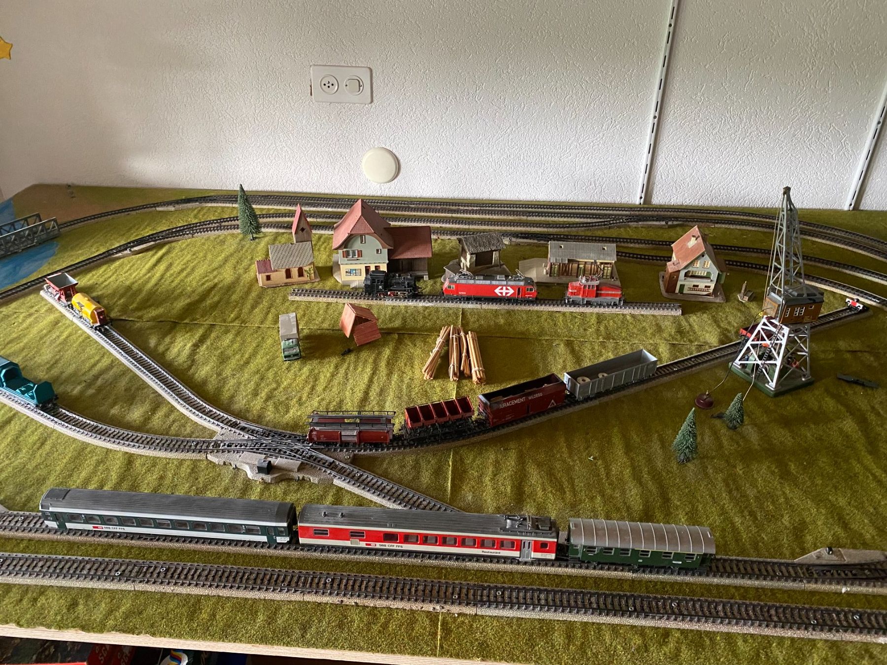 Märklin Modellini di ferrovie: Märklin Modelleisenbahn-Anlage, – Usato da Horriwil venduto da hmi_27t5 1