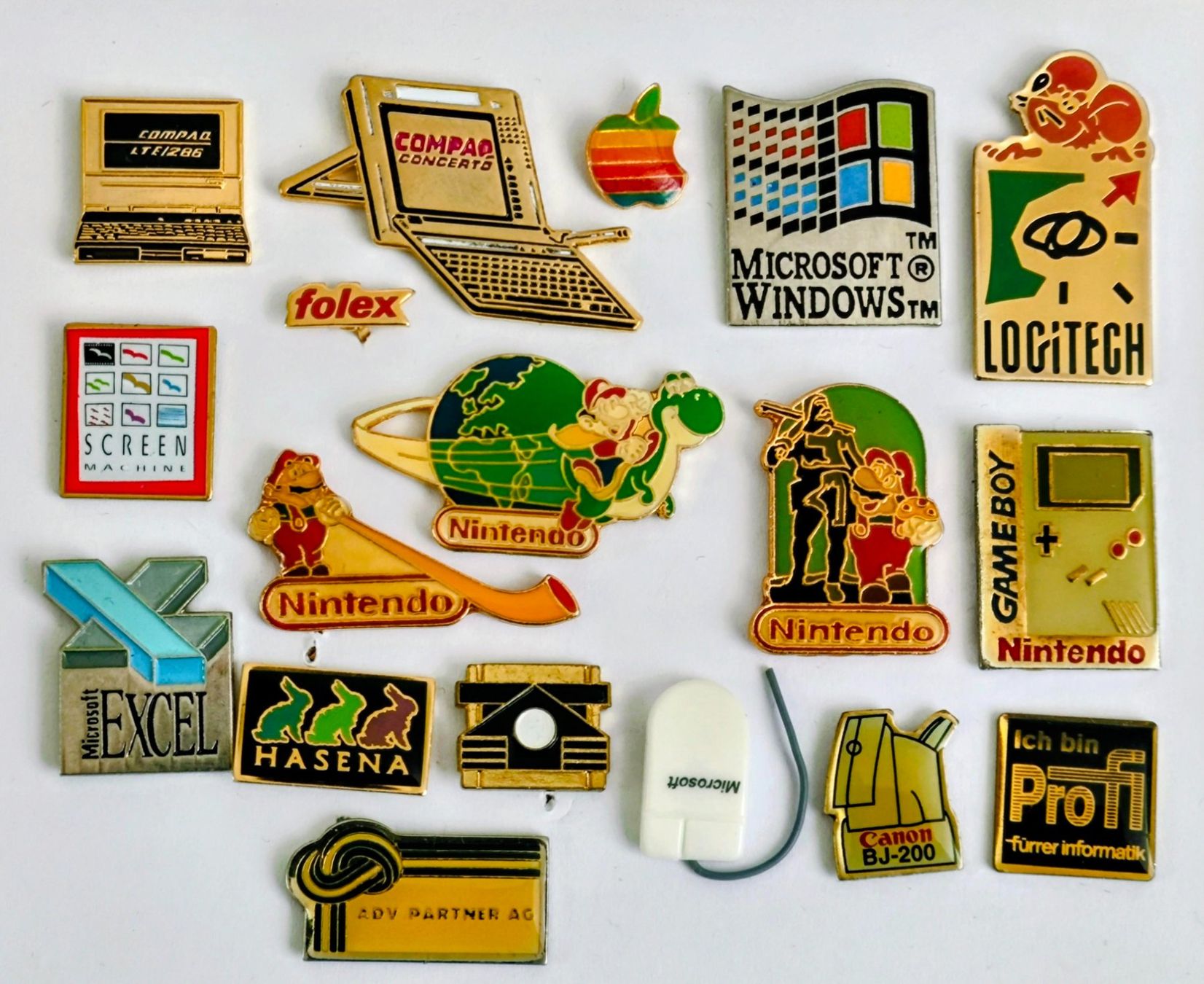 Plaketten & Abzeichen: diverse Computer Pins - Nitendo - Microsoft - Compaq etc – Gebraucht aus Pfäffikon ZH von Colacity