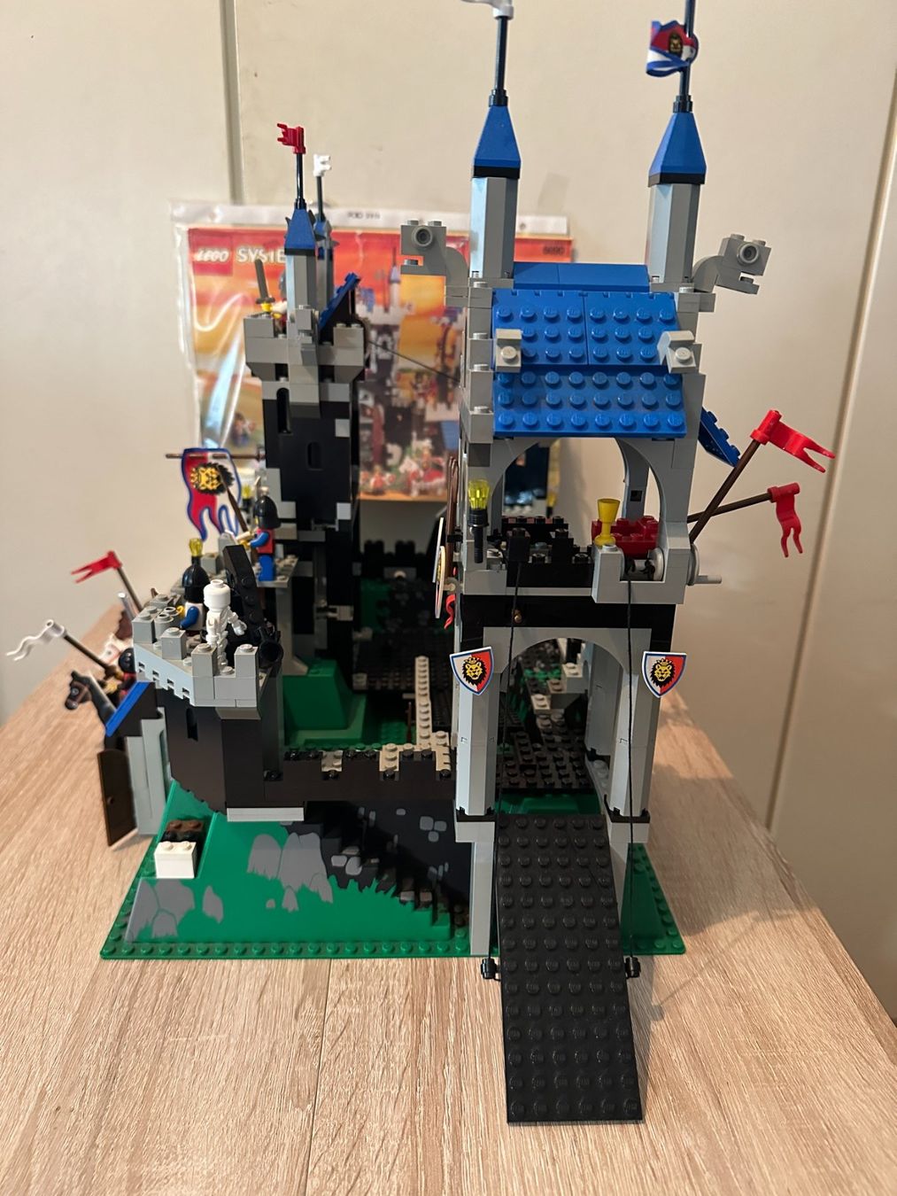 Lego Kit di costruzioni: LEGO Ritter 6090 Royal Knight's Castle – Usato da Basel venduto da Don-Angel 3