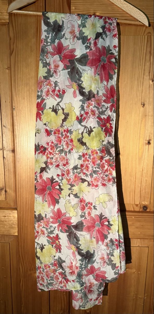 Foulards, Tücher & Schals: Sommerlicher Blümchen Schal, luftig – Gebraucht aus Affoltern am Albis von cherries