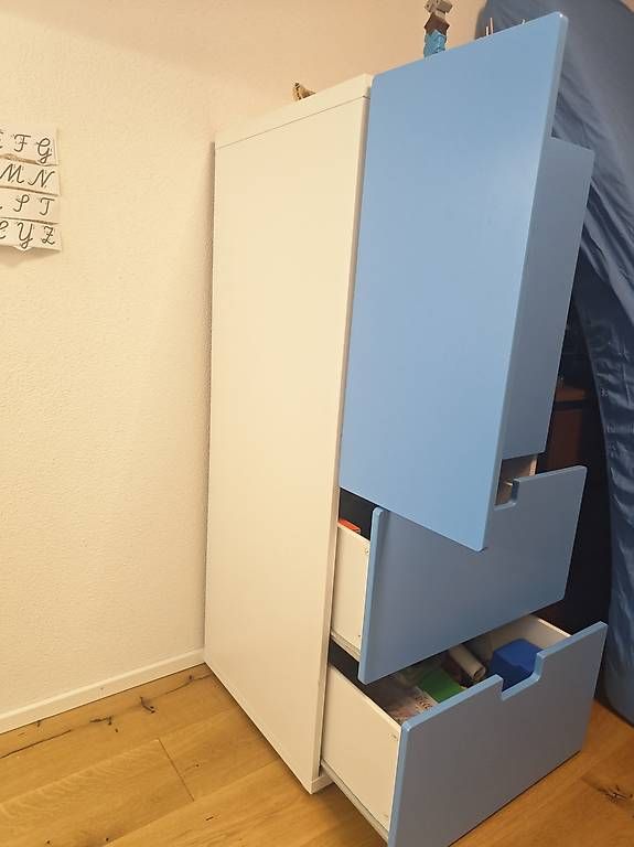 Armoires: IKEA Kinderschrank, blau – D'occasion à Leuggern par nachodkaner