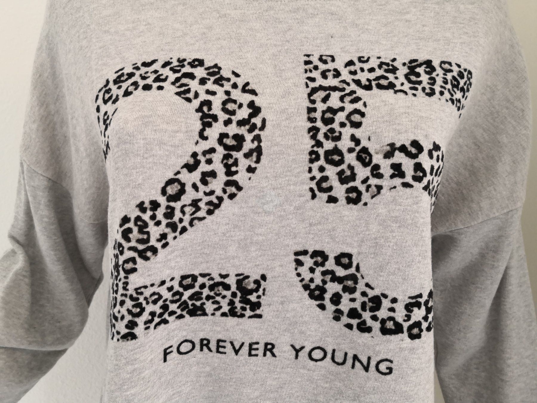 Mango Pullover & Sweatshirts: 🤩MANGO PULLOVER GRAU & LEO-DRUCK NEU & D&G P. – Neu (gemäss Beschreibung) aus Olten von Naja-Twins-Twins 6