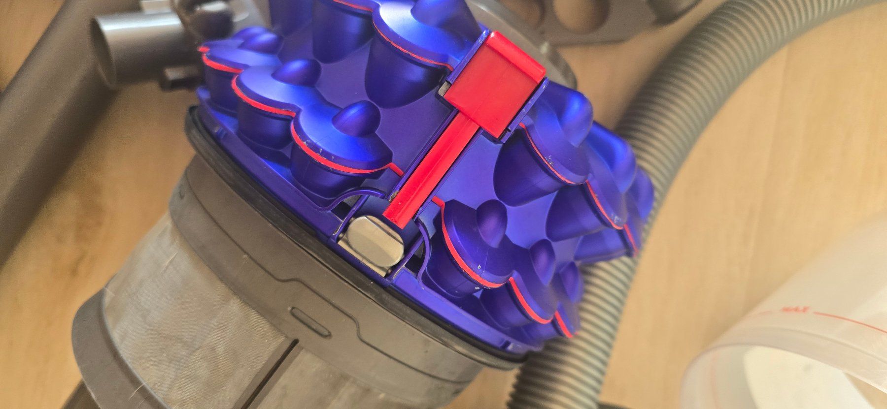 Dyson Staubsauger & Zubehör: Dyson DC52 Allergy Muscelhead – Gebraucht aus St. German von SchlufiPeter86 2