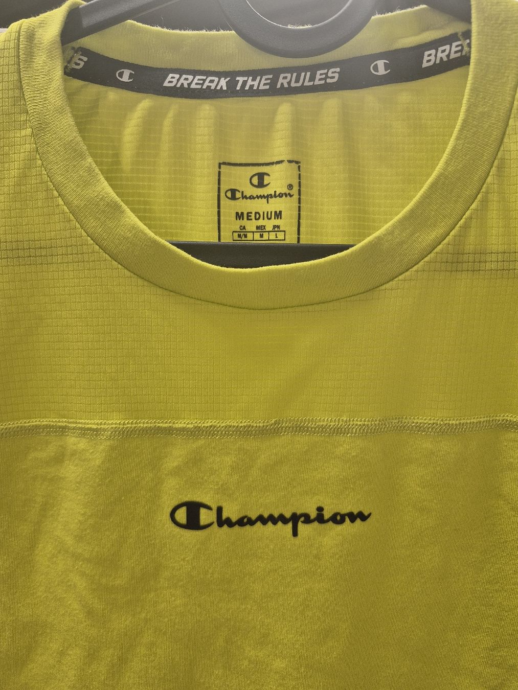 Champion T-Shirts: T-shirt Champion jaune taille M  – Gebraucht aus St-Pierre-Clages von _RV 1