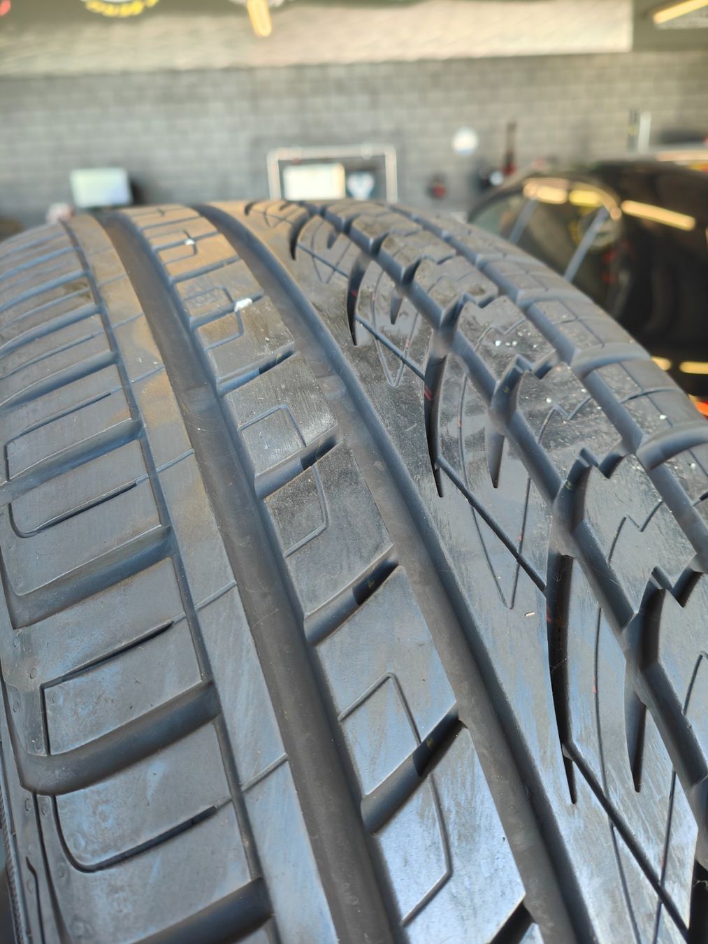 Continental Pneumatici & Ruote complete: 265/50 R20 Sommerreifen – Usato da Oberengstringen venduto da Reifen-Lagerverkauf 4