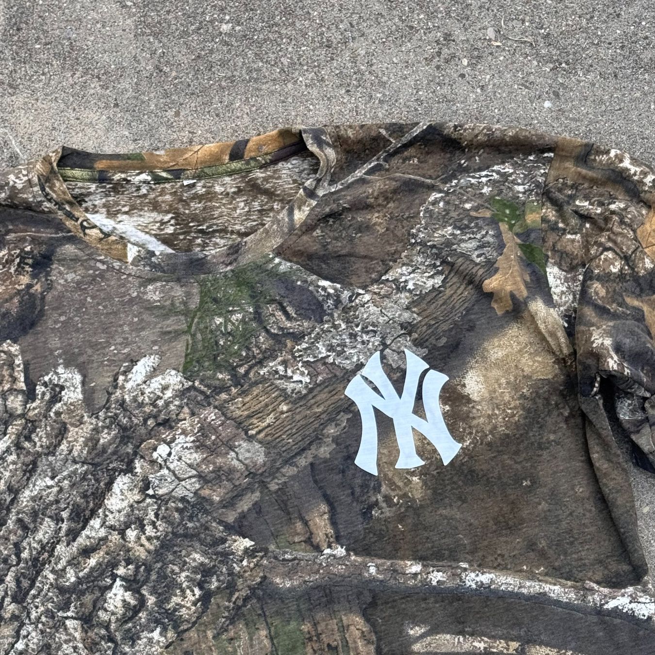 Pulls & Sweat-shirts: Yankees custom made camouflage longsleeve white – D'occasion à St. Gallen par sourced_limited 1