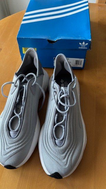 Adidas Chaussures hommes: Baskets Adidas neuves – Neuf avec emballage d'origine à St-Blaise par Chemar 1
