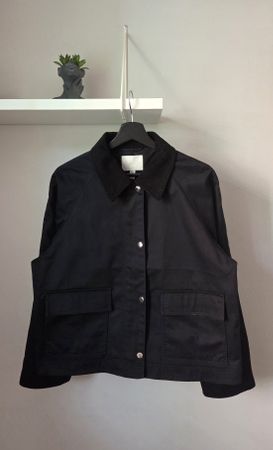 Jacke im minimalistischen / Workwear-Stil 