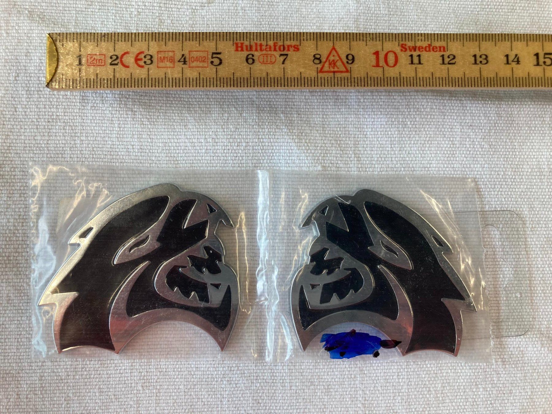 Dodge Toutes les pièces auto: Dodge SRT Hellcat Emblem - schwarz - neu – Neuf avec emballage d'origine à Wetzikon ZH par Boldeagle01