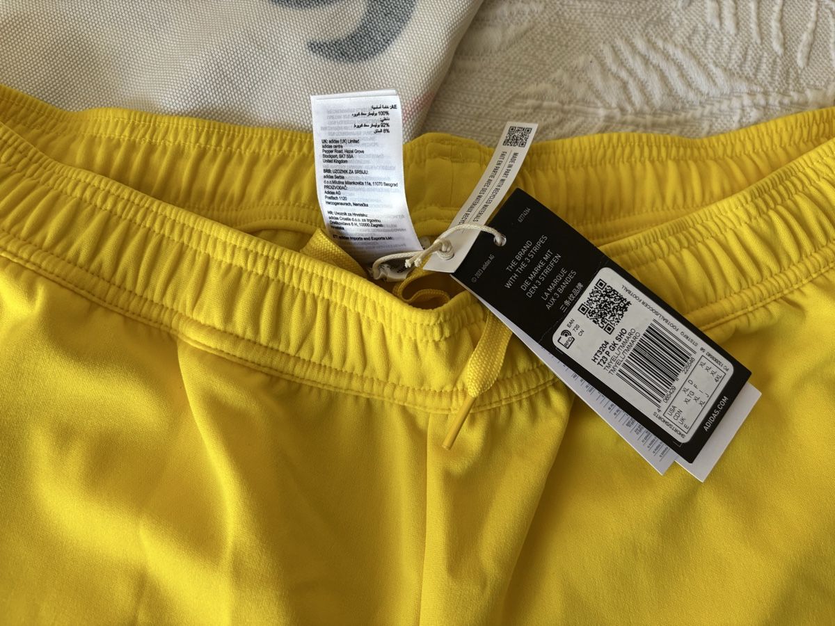 Adidas Canottiere & Pantaloni: Servette short – Usato da Le Grand-Saconnex venduto da focamix 1