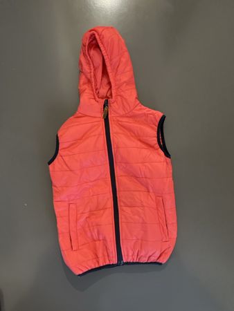 Rote Kinderweste von rukka mit Kapuze, Grösse 140