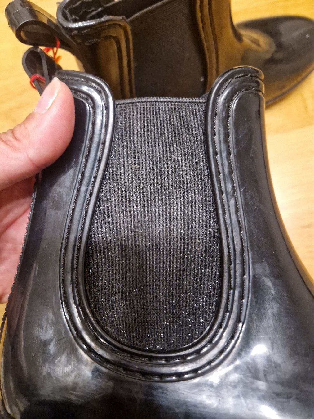 Scarpe per ragazze: Bottines botte imperméables noires pailletées taille 34 – Usato da Penthaz venduto da Sosotroc 2