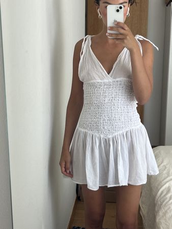 Gimaguas white dress
